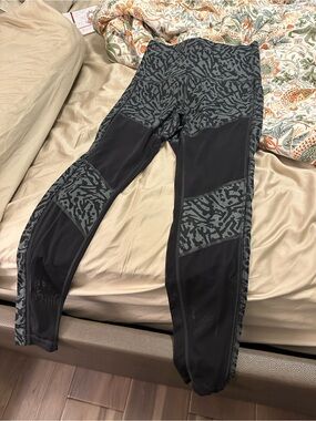 lululemon athletica Black & Dark Gray Patterned High-Rise Leggings